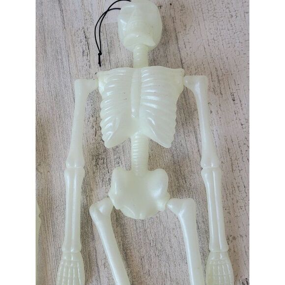 Plastic glow in dark hanging skeleton set Halloween prop - Picture 5 of 11